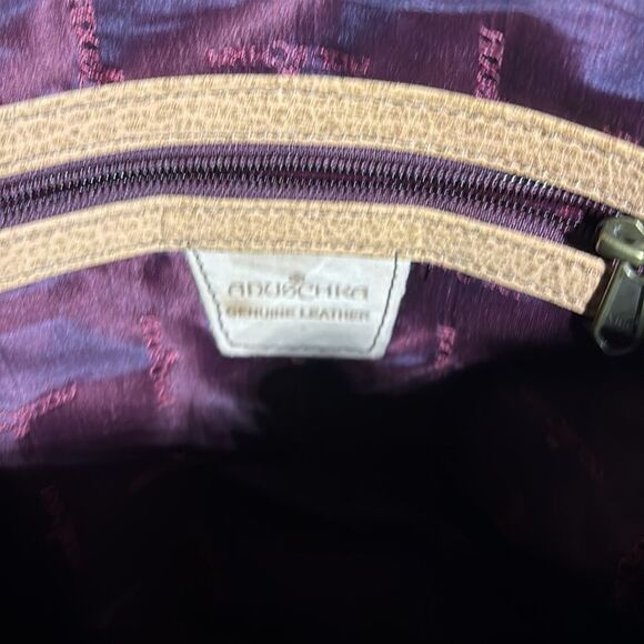 NWOT Anuschka Hand-Painted crossbody with adjustable strap - Picture 4 of 4